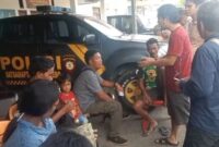 Warga Suku Anak Dalam (SAD) di Tebo mendatangi Polres Tebo untuk mempertanyakan lambannya penanganan laporan.( Poto : JAMBIPRIMA.COM ).