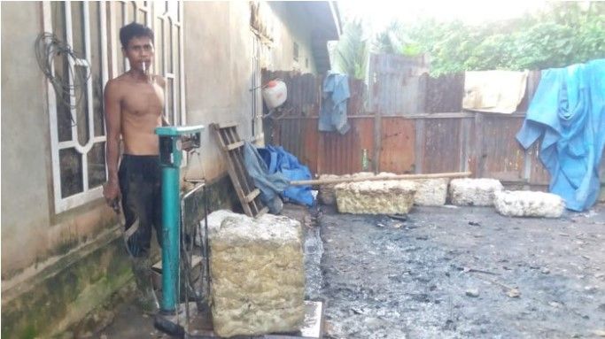 Harga karet Bungo stabil di kisaran Rp18 ribu–Rp18.500 per kg, mendorong petani kembali aktif dan meningkatkan aktivitas ekonomi desa.( Poto : JAMBIPRIMA.COM ).