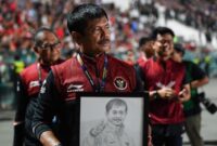 Indra Sjafri masuk jajaran komentator Piala Dunia 2026 di TVRI bersama legenda sepak bola nasional dan sejumlah analis ternama.( Poto : Opera News ).