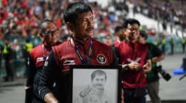 Indra Sjafri masuk jajaran komentator Piala Dunia 2026 di TVRI bersama legenda sepak bola nasional dan sejumlah analis ternama.( Poto : Opera News ).