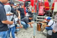 Demo AWaSI di SPBU Nusa Indah Jambi berlangsung tertib. Massa aksi menyaksikan langsung uji tera BBM untuk memastikan transparansi distribusi bahan bakar.( Poto : editor news.id ).