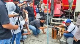 Demo AWaSI di SPBU Nusa Indah Jambi berlangsung tertib. Massa aksi menyaksikan langsung uji tera BBM untuk memastikan transparansi distribusi bahan bakar.( Poto : editor news.id ).