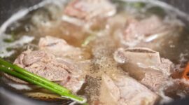 Cara Cepat Mengempukkan Daging Sapi Saat Direbus Tanpa Boros Gas.( Poto : dok. detikcom ).