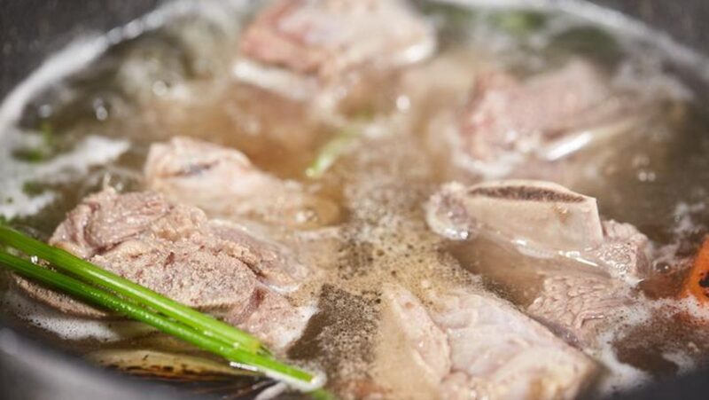 Cara Cepat Mengempukkan Daging Sapi Saat Direbus Tanpa Boros Gas.( Poto : dok. detikcom ).