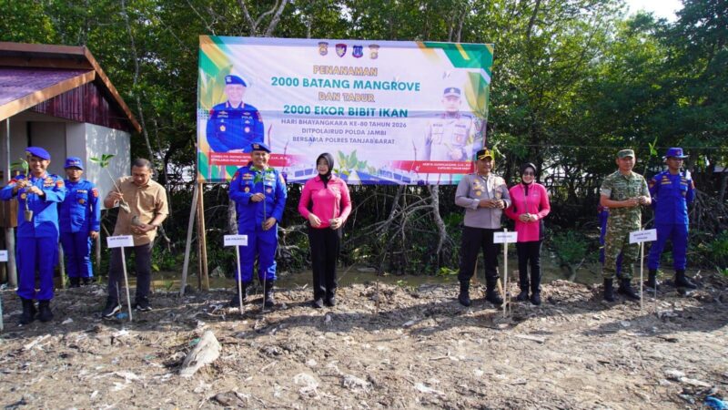 HUT Bhayangkara ke-80, tanam 2.000 batang mangrove, Kamis (28/05/2026).(Poto : jambilink.id )