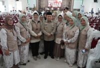 Gubernur Jambi, Al Haris, hadir langsung dalam pelepasan jamaah.( Poto : JambiPrima.com )