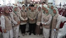 Gubernur Jambi, Al Haris, hadir langsung dalam pelepasan jamaah.( Poto : JambiPrima.com )