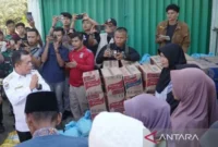 Pemprov Jambi salurkan bantuan banjir Sarolangun 2026 dan percepat pemulihan infrastruktur serta layanan warga terdampak.( Poto : ANTARA).