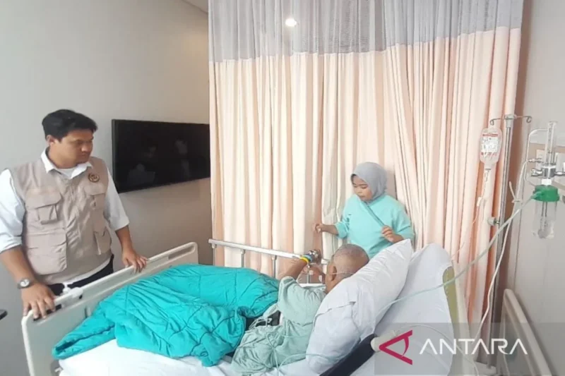 Dua jemaah haji asal Jambi gagal berangkat ke Tanah Suci karena kendala kesehatan. Keduanya tergabung dalam Kloter BTH 13 melalui Embarkasi Batam. ( Poto : ANTARA ).