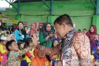 Pemkot Jambi mendorong kreativitas anak PAUD melalui lomba mewarnai sebagai upaya meningkatkan kualitas SDM menuju Indonesia Emas 2045.( Poto : ANTARA ).