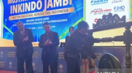 Pemprov Jambi memperkuat sinergi dengan Inkindo untuk mempercepat pembangunan daerah melalui peran konsultan profesional dalam proyek strategis.( Poto : ANTARA ).