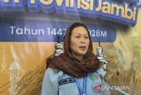 BKK Jambi melakukan observasi intensif terhadap calon haji asal Kerinci di Asrama Haji Jambi karena dugaan penyakit jantung dan asma.( Poto : ANTARA / Agus Suprayitno ).