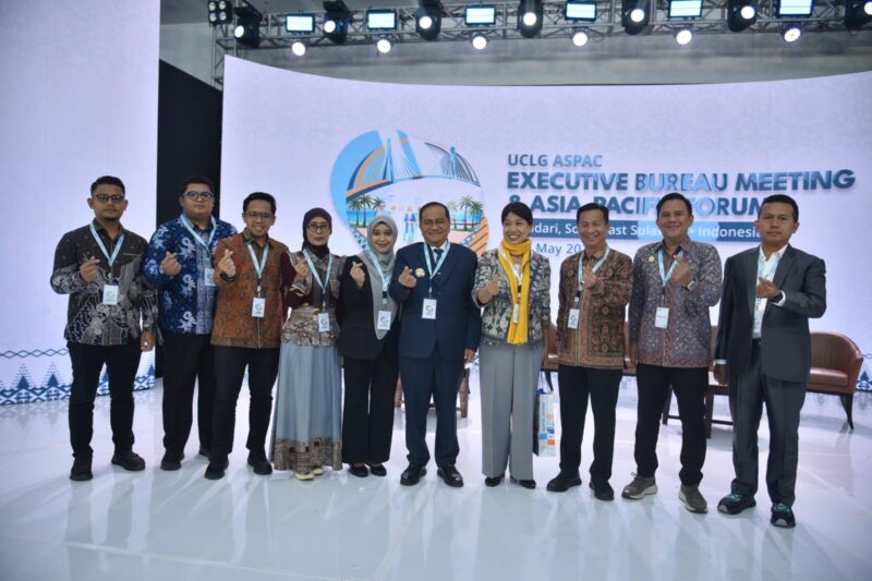 Wali Kota Jambi Maulana dan Wakil Wali Kota Diza Hazra Aljosha mempromosikan potensi Kota Jambi dalam forum internasional UCLG ASPAC 2026 di Kendari. ( Poto : JAMBIEKSPRES.CO.ID ).