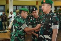 Danrem 042/Gapu Brigjen TNI Nyamin memimpin serah terima jabatan Kasrem dan Kasipers di Jambi. Rotasi jabatan TNI AD ini menegaskan penguatan organisasi dan profesionalisme prajurit.( Poto : JAMBIPRIMA.COM ).