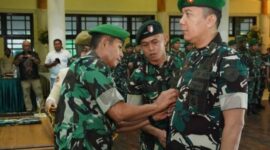 Danrem 042/Gapu Brigjen TNI Nyamin memimpin serah terima jabatan Kasrem dan Kasipers di Jambi. Rotasi jabatan TNI AD ini menegaskan penguatan organisasi dan profesionalisme prajurit.( Poto : JAMBIPRIMA.COM ).