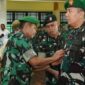 Danrem 042/Gapu Brigjen TNI Nyamin memimpin serah terima jabatan Kasrem dan Kasipers di Jambi. Rotasi jabatan TNI AD ini menegaskan penguatan organisasi dan profesionalisme prajurit.( Poto : JAMBIPRIMA.COM ).