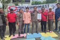 Puluhan massa yang menggelar aksi unjuk rasa Tebo mendatangi Kantor Kejaksaan Negeri Tebo, Kamis (21/5/2026)( Poto : JambiPrima.com ).