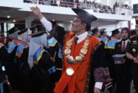 Wisuda ke-123 dan Dies Natalis ke-63 ini menjadi momentum penting bagi UNJA.( Poto : jambilink.id)