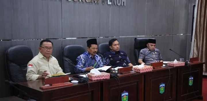 Komisi II DPRD Sungai Penuh menyoroti tata kelola retribusi parkir dan pasar yang dinilai belum optimal. ( Poto : JAMBIEKSPRES.CO.ID ).