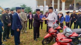 Hardiknas Merangin 2026 diwarnai penyerahan 24 motor dinas untuk Da’i dan penghargaan siswa berprestasi.( Poto : Akses Jambi ).