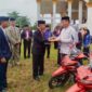 Hardiknas Merangin 2026 diwarnai penyerahan 24 motor dinas untuk Da’i dan penghargaan siswa berprestasi.( Poto : Akses Jambi ).
