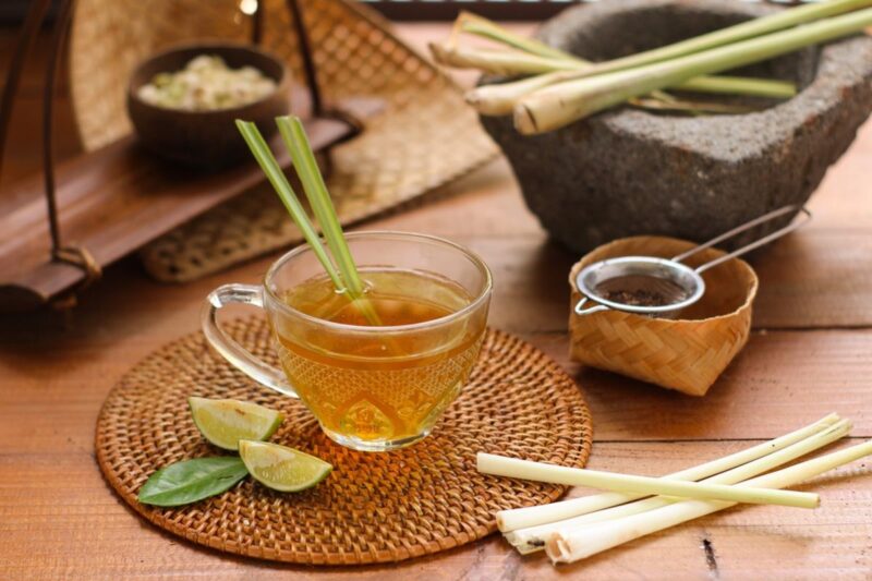 Rutin minum teh serai di pagi hari membantu meningkatkan imun, melancarkan pencernaan, hingga mendukung detoks.( Poto : kompas health )