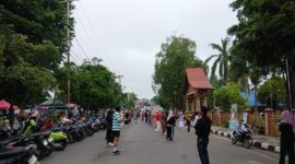 Minggu pagi di Muaro Bungo dimanfaatkan warga untuk berolahraga, bersosialisasi, dan mendukung UMKM lokal di kawasan Kantor Bupati.