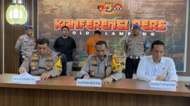 Konferensi pers penusuk kondektur bus Damri oleh Polresta Bandar Lampung, Kamis (13/2/2025).(KOMPAS.COM/TRI PURNA JAYA)
