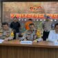 Konferensi pers penusuk kondektur bus Damri oleh Polresta Bandar Lampung, Kamis (13/2/2025).(KOMPAS.COM/TRI PURNA JAYA)