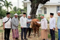 Kanwil BPN Provinsi Jambi mengantar hewan kurban BPN Jambi ke Pondok Pesantren Sa’adatuddaren Tahtul Yaman.( Poto : jambiekspres.co.id ).
