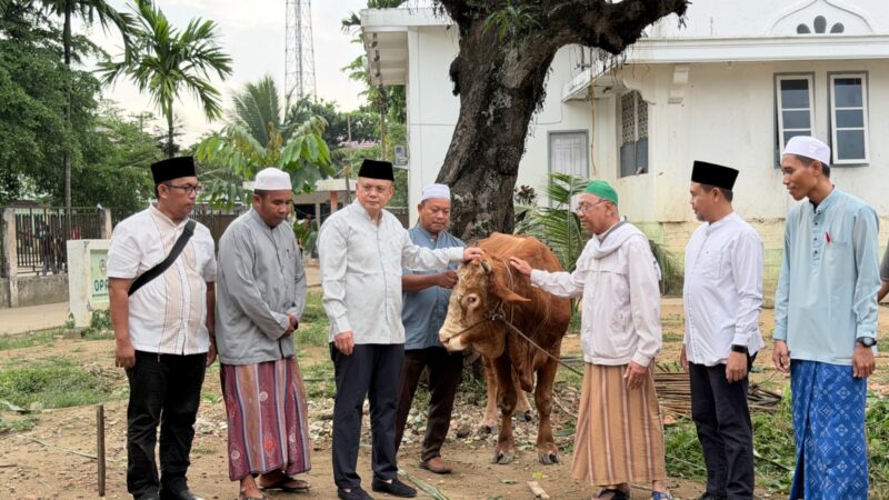 Kanwil BPN Provinsi Jambi mengantar hewan kurban BPN Jambi ke Pondok Pesantren Sa’adatuddaren Tahtul Yaman.( Poto : jambiekspres.co.id ).
