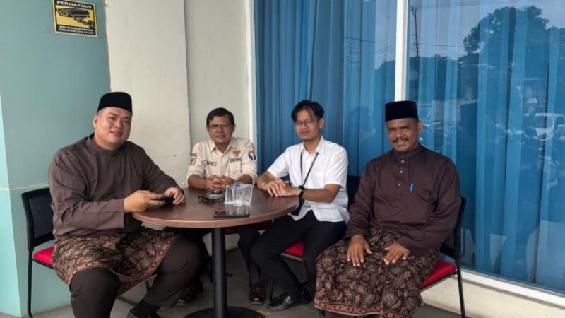 Ombudsman Jambi turun langsung mengklarifikasi isu siswa MTs Laboratorium Jambi yang diduga tidak bisa mengikuti ujian akibat tunggakan SPP.( Poto : JAMBIPRIMA.COM ).