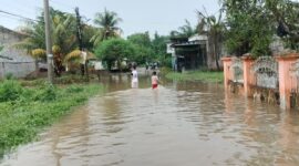 Warga Simpang 4 Sipin, Telanaipura, Kota Jambi mengeluhkan banjir yang terus berulang selama puluhan tahun tanpa penanganan tuntas.( Poto : KOMPAS.COM )