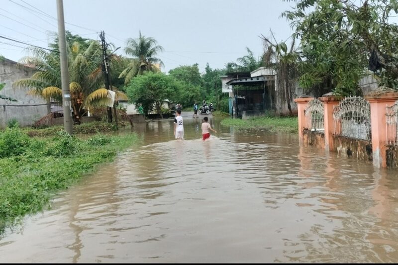 Warga Simpang 4 Sipin, Telanaipura, Kota Jambi mengeluhkan banjir yang terus berulang selama puluhan tahun tanpa penanganan tuntas.( Poto : KOMPAS.COM )
