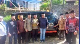 Wali Kota Sungai Penuh Alfin serahkan ambulans di Sungai Ning saat doa bersama Idul Adha ( 28/5/2026 )