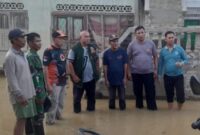 Sungai Batang Tabir meluap akibat hujan deras selama tiga hari di Kecamatan Tabir Ilir, Merangin. Sebanyak 90 rumah warga terendam banjir setinggi satu meter.( Poto : JAMBI PRIMA.COM ).