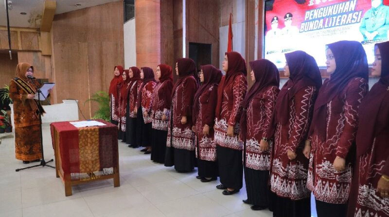 Pemerintah Kabupaten Tanjung Jabung Barat mengukuhkan Bunda Literasi Kecamatan periode 2026–2030 untuk memperkuat gerakan literasi.( Poto : JAMBIEKSPRES.CO.ID ).