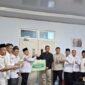 PTPN IV PalmCo memperluas kontribusinya di bidang pendidikan dengan menyerahkan bantuan berupa lemari.( Poto : JAMBIlink ).