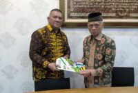 Tuding Dikti Melarikan Diri, YPBJ Serahkan SK Fadil Iskandar Jadi Pj Rektor di Kampus Unbari( Poto : JAMBIEKSPRES.CO.ID ).