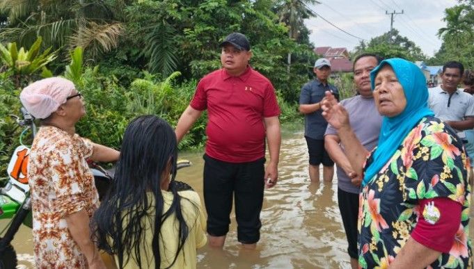Pemkab Bungo menetapkan status tanggap darurat akibat banjir dan longsor yang melanda sembilan kecamatan serta merendam ribuan rumah warga.( Poto JAMBIPRIMA.COM ).