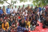 Bantuan Suku Anak Dalam disalurkan Pemerintah Kabupaten Merangin di Dam Betuk melalui program PKH, listrik gratis, dan keramba jaring apung.( Poto : JAMBIPRIMA.COM ).