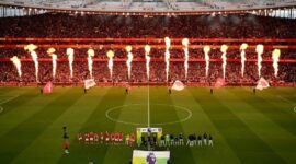 Arsenal semakin dekat menuju gelar liga setelah menang atas Burnley. Peluang juara Premier League terbuka lebar tergantung hasil Manchester City di sisa musim.( Poto : JAMBIPRIMA.COM ).