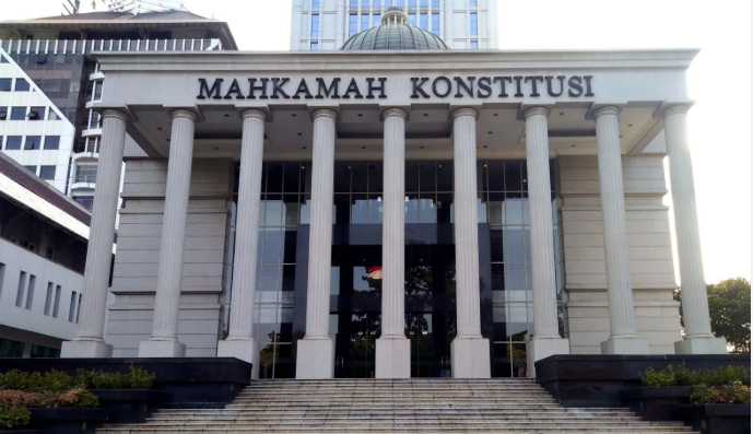 Mahkamah Konstitusi menerima pencabutan gugatan uji materi UU APBN 2026 terkait program Makan Bergizi Gratis atau MBG.( Poto Poto : Istimewa ).
