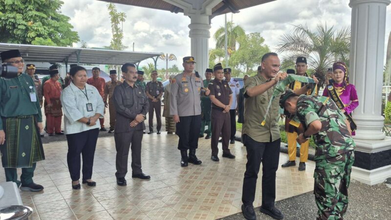 Bupati Sarolangun Hurmin menyambut kunjungan kerja Danrem 042/Gapu Jambi Brigjen TNI Nyamin. Pertemuan ini memperkuat sinergi TNI dan Pemda.( Poto : KABAR Sarolangun ).