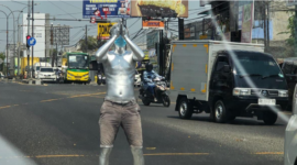 Dinas Sosial Kota Jambi memulangkan manusia silver bersama anak jalanan ke Palembang sebagai bagian dari penertiban dan rehabilitasi sosial.( Poto : istimewa ).