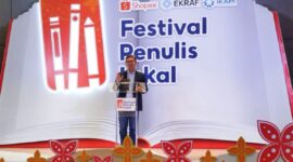 Deskripsi meta:
Shopee memperkuat perlindungan HKI dengan mempercepat penanganan laporan buku bajakan melalui Brand IP Portal demi mendukung penulis lokal.( Poto : IKAPI ).