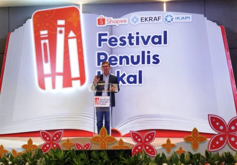 Deskripsi meta:
Shopee memperkuat perlindungan HKI dengan mempercepat penanganan laporan buku bajakan melalui Brand IP Portal demi mendukung penulis lokal.( Poto : IKAPI ).