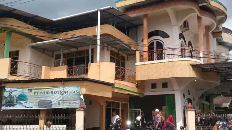 Ratusan jemaah di Jambi diduga menjadi korban penipuan travel umrah NRH dengan total kerugian mencapai Rp10 miliar. Kasus ini kini diselidiki Polda Jambi.( Poto : istimewa ).