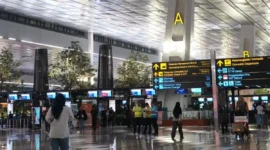 Imigrasi menggagalkan 42 WNI yang hendak haji nonprosedural ke Arab Saudi. Modus visa terungkap, pengawasan diperketat di bandara.( Poto : ANTARA/ Humas Ditjen Imigrasi )