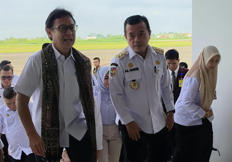 Menkes Budi Gunadi Sadikin turun langsung ke Jambi untuk meninjau kasus meninggalnya dokter magang FK Unsri.( Poto : Pariwara Jambi.com ).